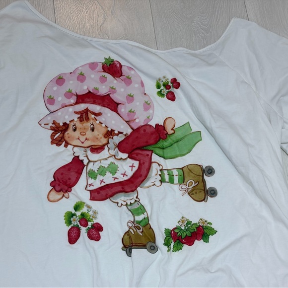 SHEIN White Strawberry Shortcake oversized drop shoulder T-shirt - Picture 4 of 5